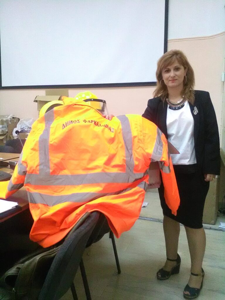 Χορήγηση Μέσων Ατομικής Προστασίας (Μ.Α.Π.) στην Υπηρεσίας Καθαριότητας & Ηλεκτροφωτισμού του Δήμου Φαρκαδόνας