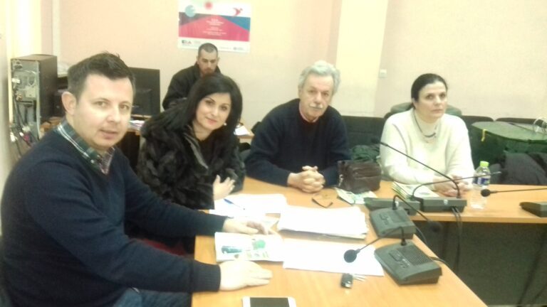 Η Π.Α.ΔΥ.Θ. σε συνεργασία με τον Δήμο Φαρκαδόνας χορήγησε 40 κάδους οικιακής κομποστοποίησης στα σχολεία του Δήμου