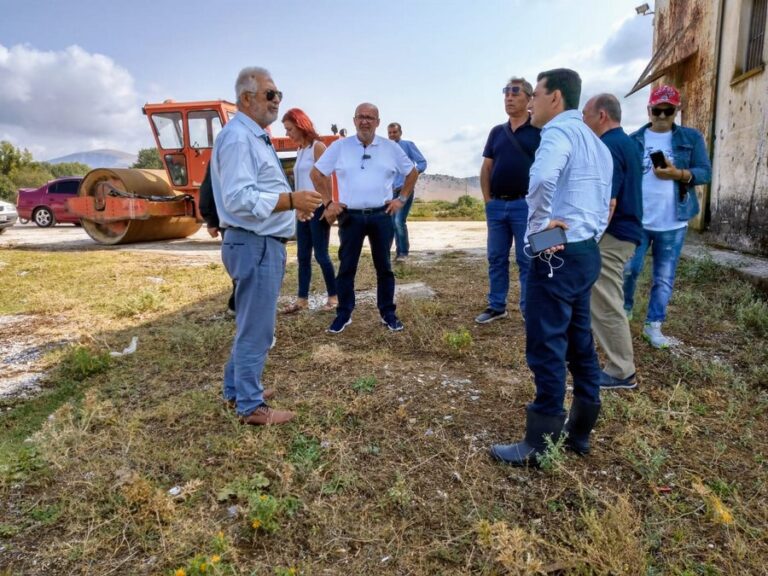 Ενημέρωση του Δήμου Φαρκαδόνας προς τους προέδρους των Δημοτικών και Τοπικών Κοινοτήτων Ενημέρωση του Δήμου Φαρκαδόνας προς τους προέδρους των Δημοτικών και Τοπικών Κοινοτήτων