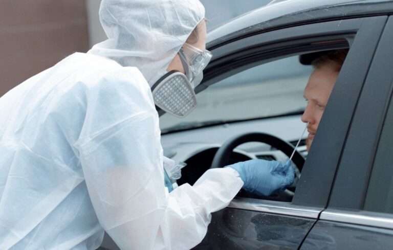 Drive through testing για τον κορωνοϊό στην Φαρκαδόνα Drive through testing για τον κορωνοϊό στην Φαρκαδόνα