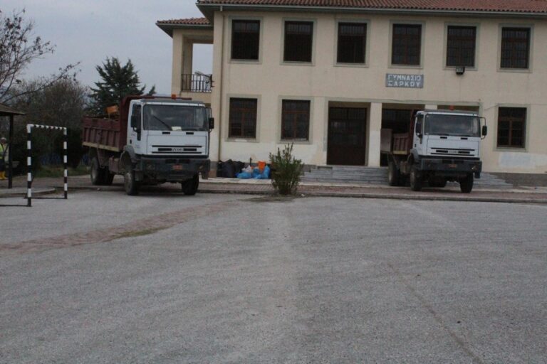 Εργασίες στο γυμνάσιο Ζάρκου για να υποδεχθεί τους μαθητές του Δημοτικού Εργασίες στο γυμνάσιο Ζάρκου για να υποδεχθεί τους μαθητές του Δημοτικού