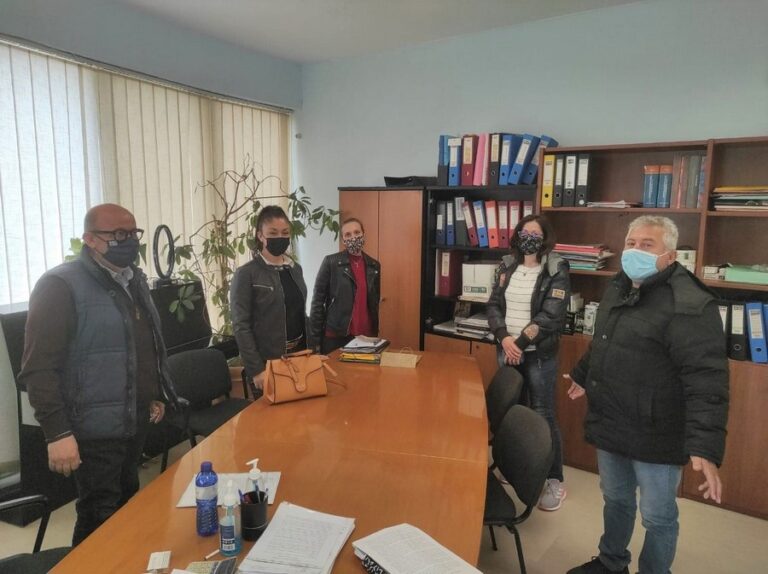 Τον Δήμαρχο Φαρκαδόνας επισκέφθηκαν εκπρόσωποι του συλλόγου γονέων-κηδεμόνων δημοτικού σχολείου Ζάρκου Τον Δήμαρχο Φαρκαδόνας επισκέφθηκαν εκπρόσωποι του συλλόγου γονέων-κηδεμόνων δημοτικού σχολείου Ζάρκου