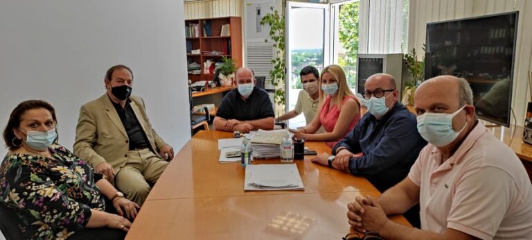 Συνεργασία των Δήμων Φαρκαδόνας και Λαρισαίων για υλοποίηση προγραμμάτων κοινωνικής πολιτικής-υγείας και εργασίας