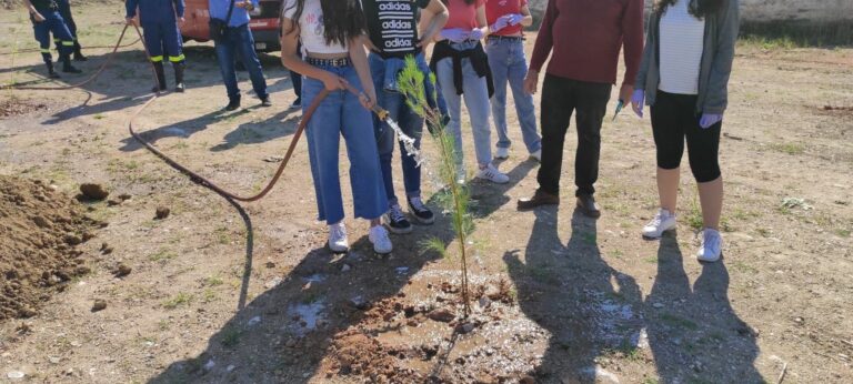 Δεντροφύτευση στο Κέντρο Υγείας Φαρκαδόνας στα πλαίσια της παγκόσμιας ημέρας περιβάλλοντος