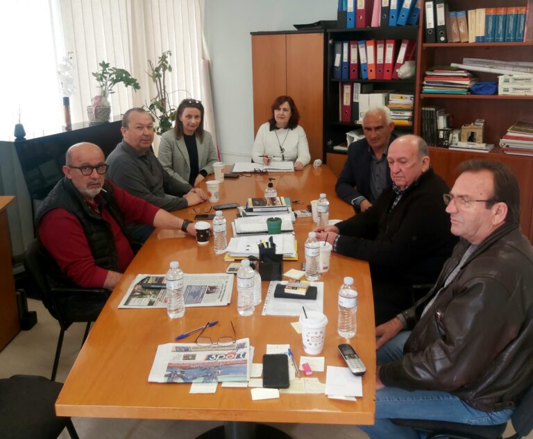 Ο Δήμος Φαρκαδόνας δίνει “ψίχουλα” και παίρνει αναθέσεις εκατομμυρίων Ο Δήμος Φαρκαδόνας δίνει “ψίχουλα” και παίρνει αναθέσεις εκατομμυρίων