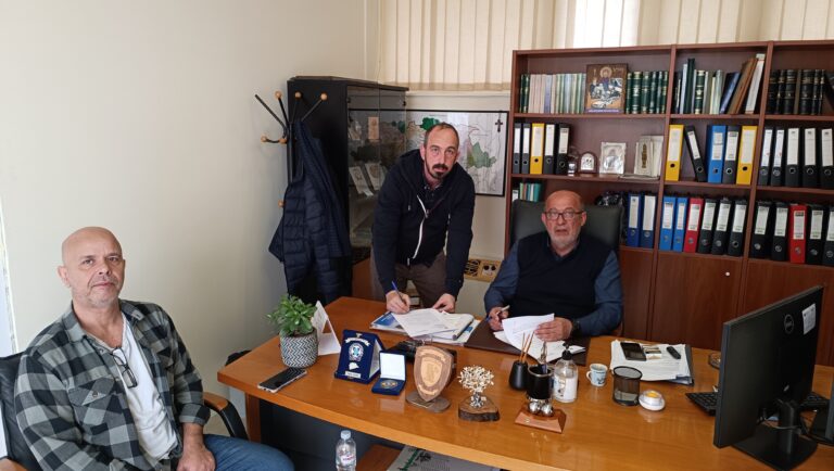 Υπογραφή σύμβασης έργου «Εργασίες ανακαίνισης των ΚΕΠ του Δήμου Φαρκαδόνας» Υπογραφή σύμβασης έργου «Εργασίες ανακαίνισης των ΚΕΠ του Δήμου Φαρκαδόνας»