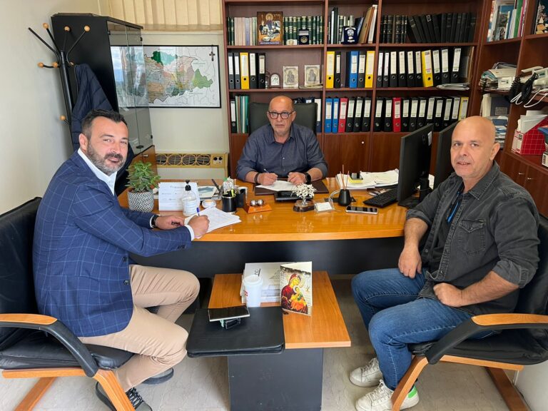 Υπογραφή συμβάσεων «Συντήρηση παιδικών χαρών Δήμου Φαρκαδόνας» και «Eκτέλεση υπηρεσιών πιστοποίησης παιδικών χαρών Δήμου Φαρκαδόνας» Υπογραφή συμβάσεων «Συντήρηση παιδικών χαρών Δήμου Φαρκαδόνας» και «Eκτέλεση υπηρεσιών πιστοποίησης παιδικών χαρών Δήμου Φαρκαδόνας»
